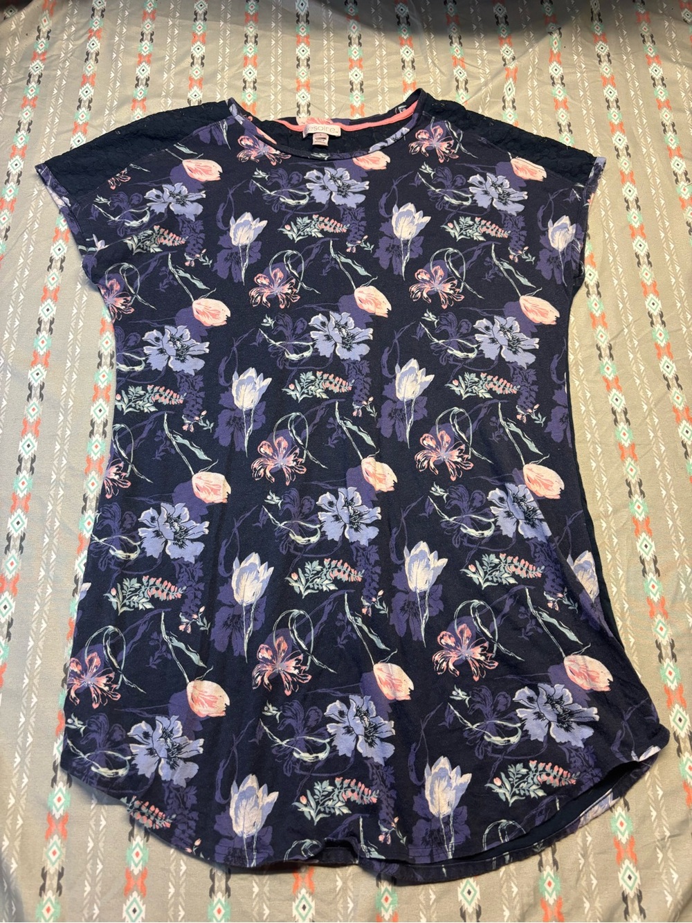 🍄Navy & Purple Floral Short-Sleeve Top